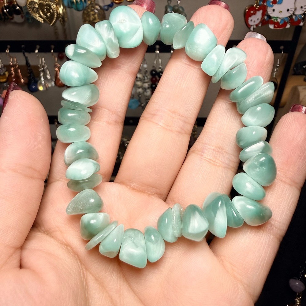 🌙 Chunky Green Moonstone Chip Bracelet – Bold, Shimmery & Magical ✨